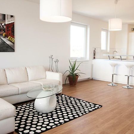 Prostorny 3 Pokojovy Apartman S Dvema Terasami Prag Exteriör bild