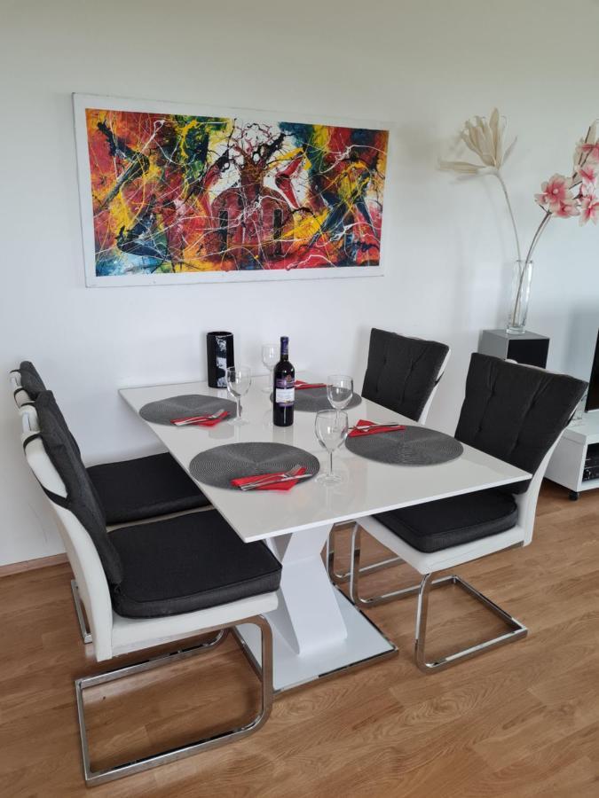 Prostorny 3 Pokojovy Apartman S Dvema Terasami Prag Exteriör bild