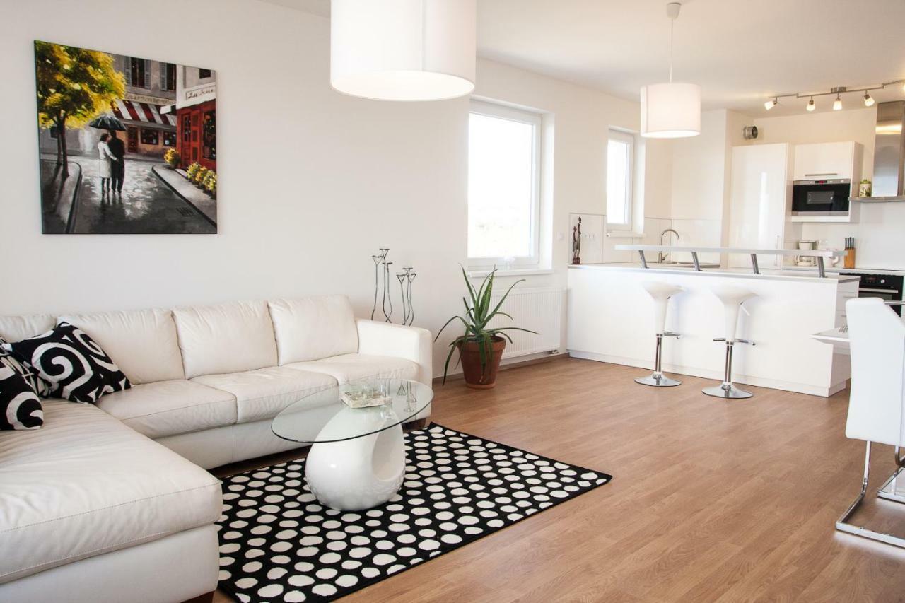 Prostorny 3 Pokojovy Apartman S Dvema Terasami Prag Exteriör bild