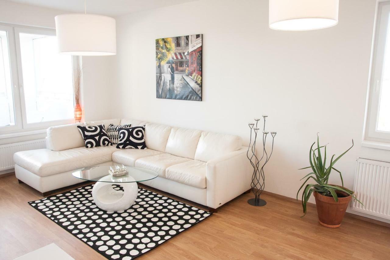 Prostorny 3 Pokojovy Apartman S Dvema Terasami Prag Exteriör bild