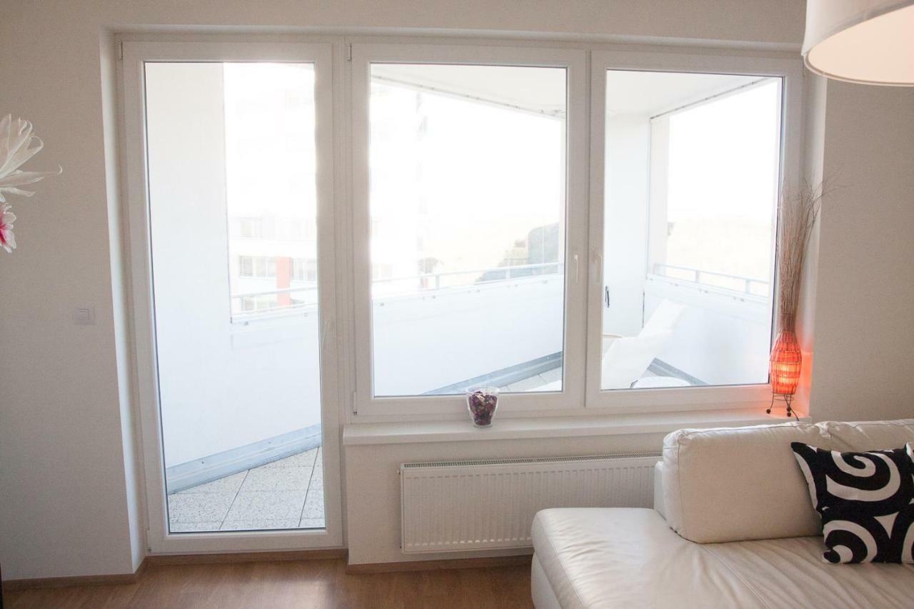 Prostorny 3 Pokojovy Apartman S Dvema Terasami Prag Exteriör bild