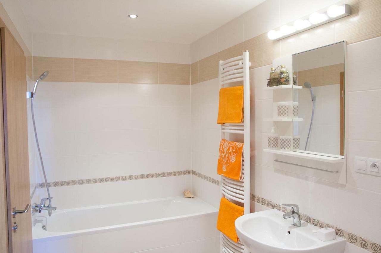 Prostorny 3 Pokojovy Apartman S Dvema Terasami Prag Exteriör bild