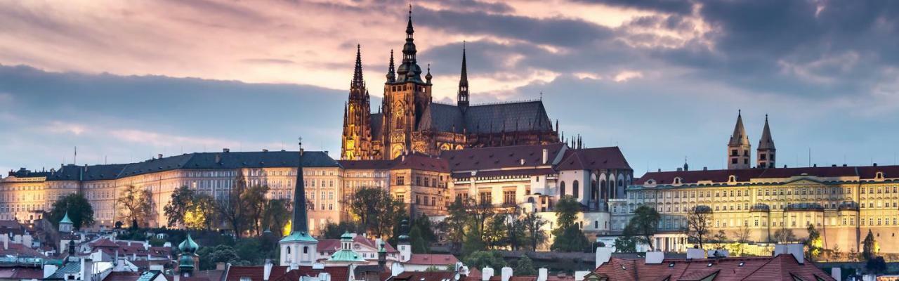 Prostorny 3 Pokojovy Apartman S Dvema Terasami Prag Exteriör bild