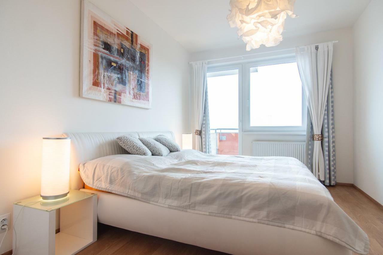 Prostorny 3 Pokojovy Apartman S Dvema Terasami Prag Exteriör bild