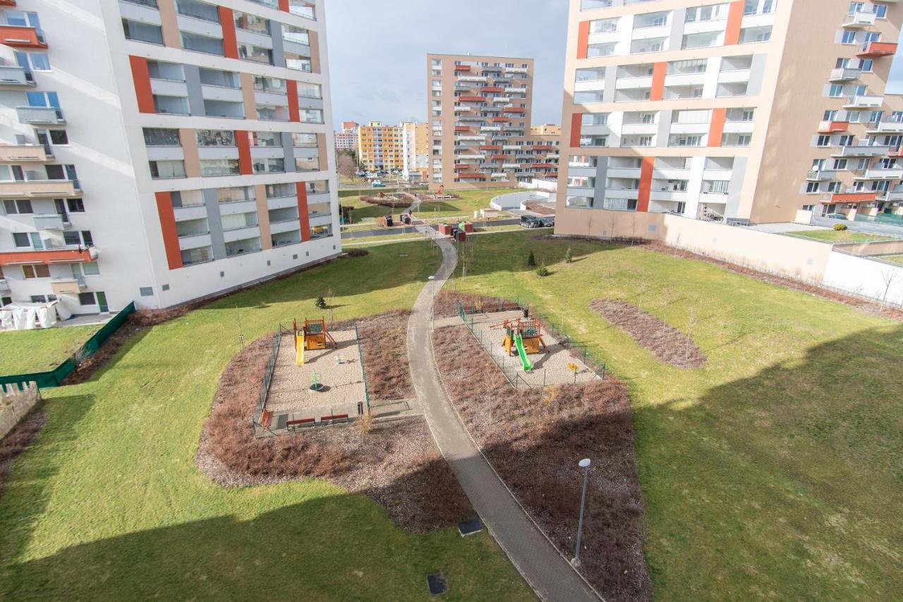 Prostorny 3 Pokojovy Apartman S Dvema Terasami Prag Exteriör bild